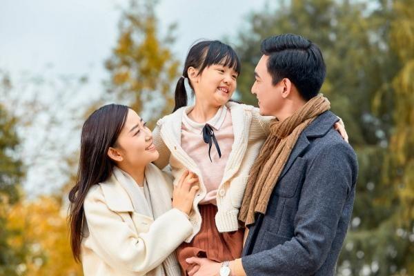 抚养一个孩子长大成人要花费多少钱，最新统计数据来了