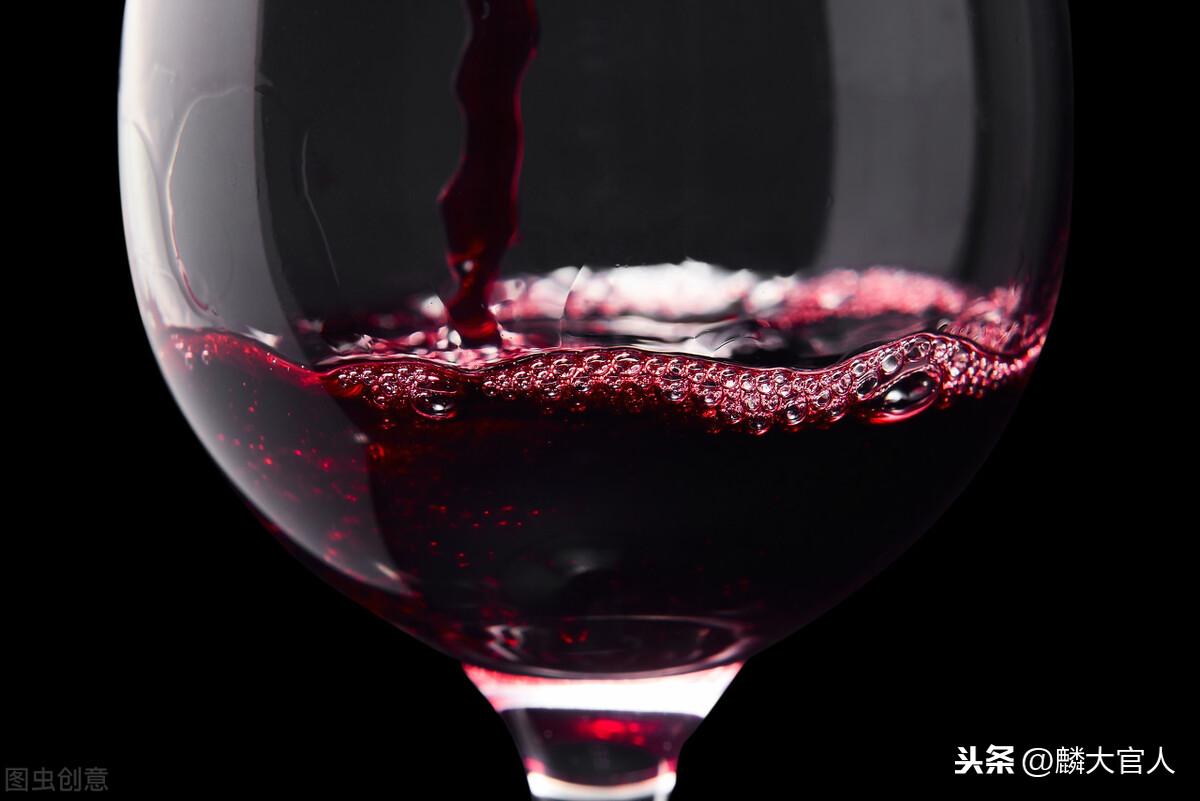 干红怎么品(红酒知识品酒:如何简单的判断葡萄酒的优劣)