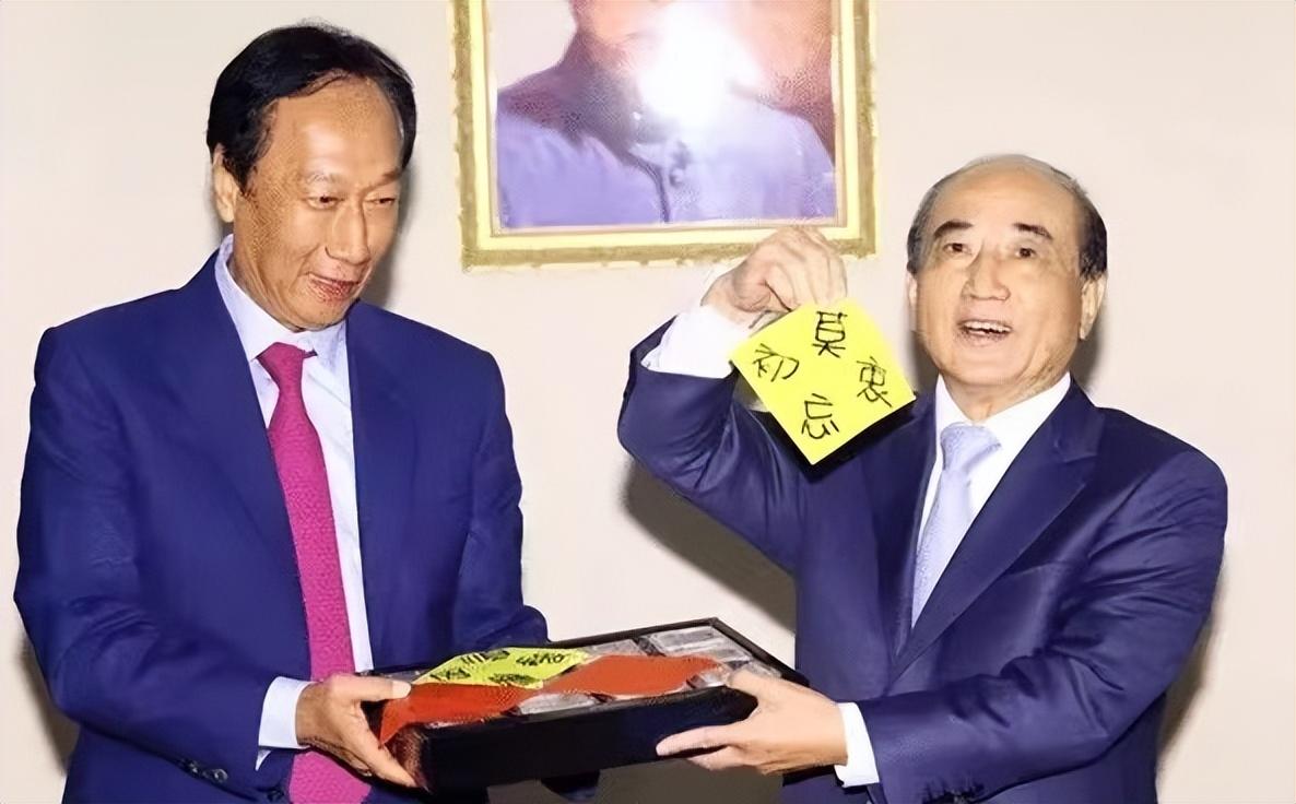 郭台铭称争取参选2024台湾地区领导人,对4年前退选向蓝营鞠躬道歉
