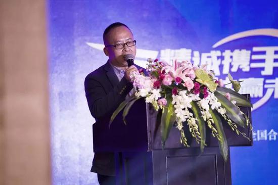 西凤酒盛世珍藏20年 西凤酒盛世珍藏20年和华山论剑20年哪个好