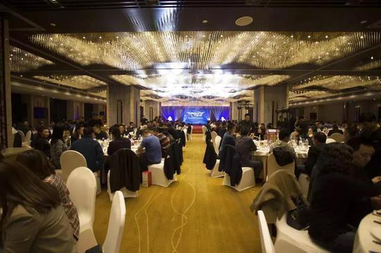 西凤酒盛世珍藏20年 西凤酒盛世珍藏20年和华山论剑20年哪个好
