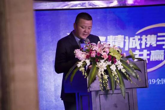 西凤酒盛世珍藏20年 西凤酒盛世珍藏20年和华山论剑20年哪个好